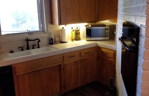 Bakersfield Casa | Private Bedroom and full bathroom in the heart of Bakersfield