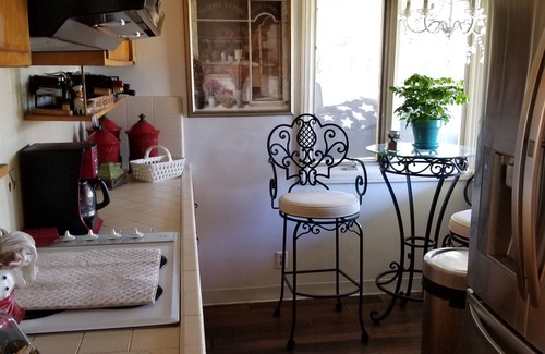 Bakersfield Casa | Private Bedroom and full bathroom in the heart of Bakersfield