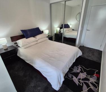 Newstead Casa | Private Bedroom & Bathroom in an Amazing Shared Brisbane Apartment