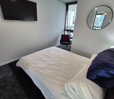 Newstead Casa | Private Bedroom & Bathroom in an Amazing Shared Brisbane Apartment