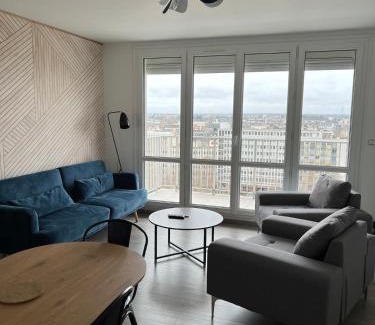 Saint-Vincent Apartamento | Private bedroom with private bathroom & toilet in a shared flat