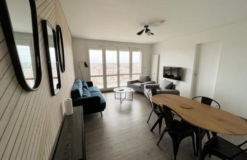 Saint-Vincent Apartamento | Private bedroom with private bathroom & toilet in a shared flat
