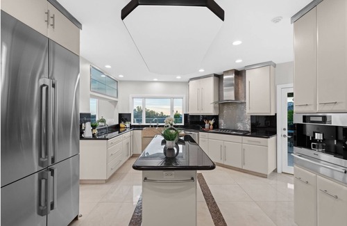 Bel Air Casa | Private Bel Air Estate w/ Pool 5 min from Sunset
