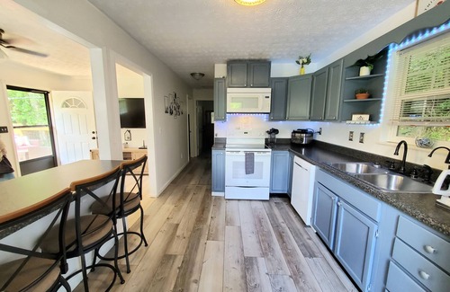 Seymour Cabaña | Private/Between PF & Knox/DOG friendly/creek/large yard