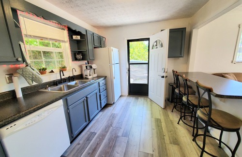 Seymour Cabaña | Private/Between PF & Knox/DOG friendly/creek/large yard