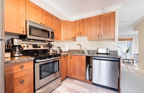 Whistler Creekside Condominio | Private Bike Storage | Free parking | Mountain Views