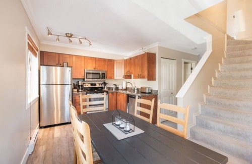 Whistler Creekside Condominio | Private Bike Storage | Free parking | Mountain Views