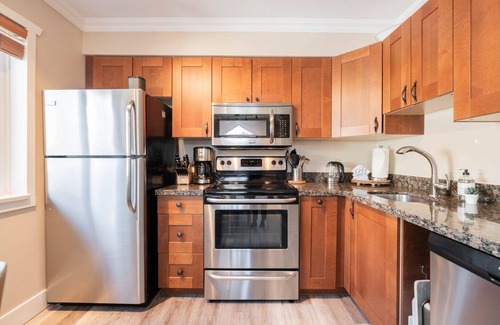 Whistler Creekside Condominio | Private Bike Storage | Free parking | Mountain Views