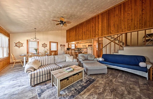 Colington Harbour Casa | Boat Dock & Kayak: OBX Getaway on the Harbour