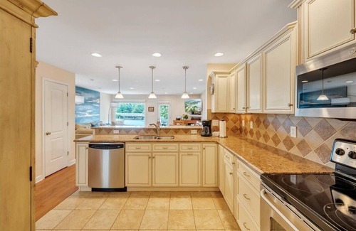 Smith Mountain Lake Casa | Private Boat Slip, Dogs Ok, Canoe, Game Room, ,Beach & Community Pool