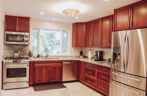 Portlock Villa | Resort privado con encanto en Hawaiian Paradise-Lush Backyard, piscina, wifi y barbacoa.