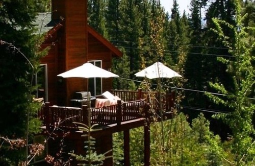 Kings Beach Casa | Privado, luminoso y espacioso, bañera de hidromasaje, mesa de billar, para 8 personas o más, a 5 millas de Northstar