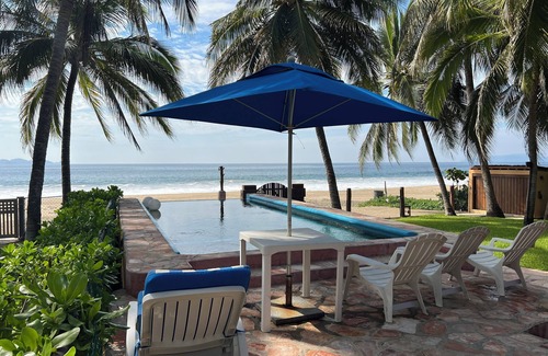 Barra de Potosi Casa | Private bungalow on the beach with WiFi and AC in Playa Blanca, Zihuatanejo
