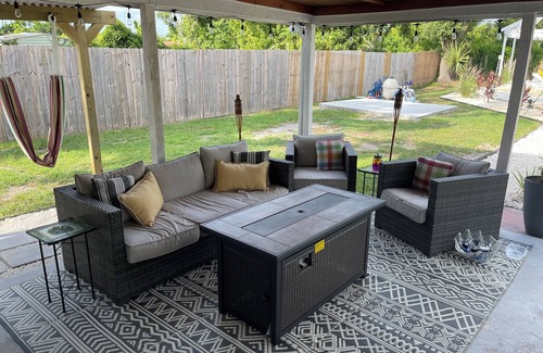 Pretty Bayou Casa | Private Bungalow with pool across the street from bay! 5 min drive to the beach.