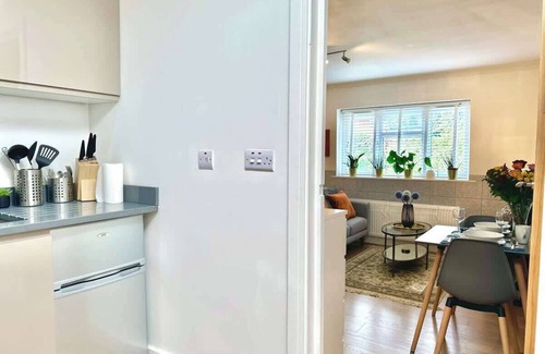 Ealing Broadway Apartamento | Private Business En-Suite Studio Garden view