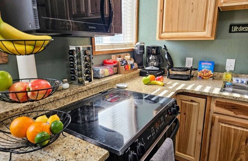 Clearfield Cabina | Private Cabin, Breakfast, Dbl Tub, 75"TV, Kayak, WD, BBQ