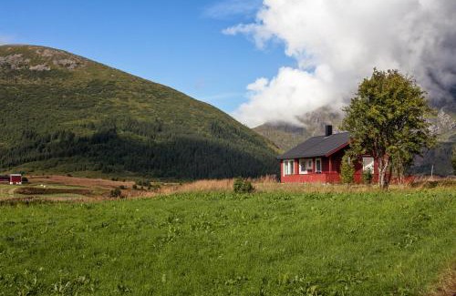 Vestvagøy Casa | Private cabin by the sea, Lofoten