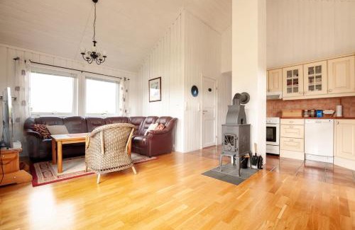 Vestvagøy Casa | Private cabin by the sea, Lofoten