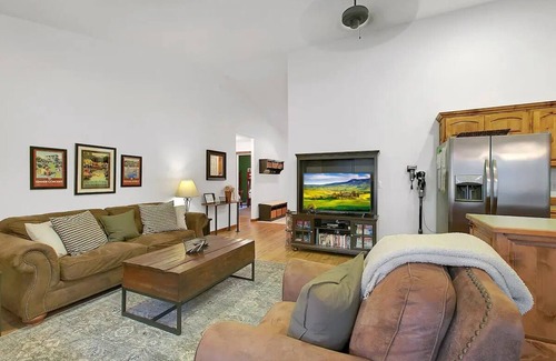 Three Rivers Casa | Private cabin, hot tub, dogs welcome, close to river & mountains