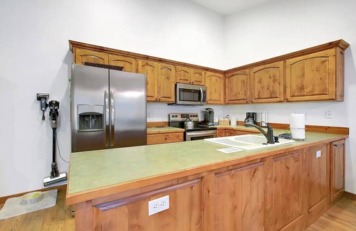 Three Rivers Casa | Private cabin, hot tub, dogs welcome, close to river & mountains