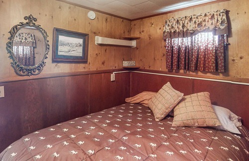 Nemo Cabina | Private cabin near outdoor recreation with RV pad and hook ups - gas grill & W/D
