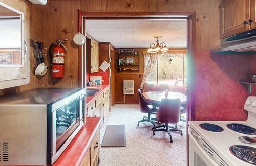Nemo Cabina | Private cabin near outdoor recreation with RV pad and hook ups - gas grill & W/D