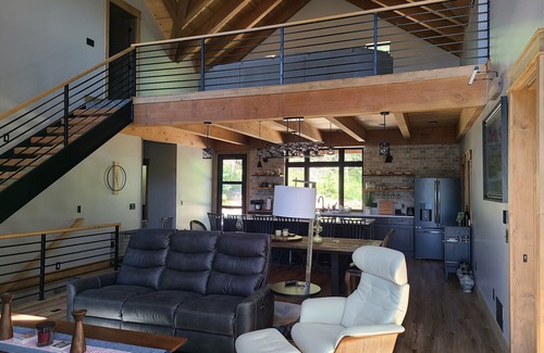 Lead Cabina | Private cabin on gated 12 acres located close to Deadwood, Sturgis and Lead.