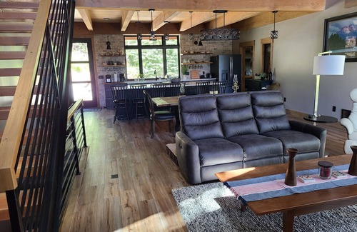 Lead Cabina | Private cabin on gated 12 acres located close to Deadwood, Sturgis and Lead.