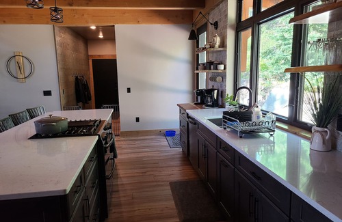 Lead Cabina | Private cabin on gated 12 acres located close to Deadwood, Sturgis and Lead.