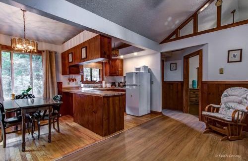 Canadensis Casa | Private Cabin Rental with Wood-Burning Fireplace in Canadensis, Pennsylvania
