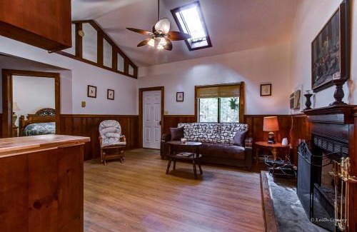 Canadensis Casa | Private Cabin Rental with Wood-Burning Fireplace in Canadensis, Pennsylvania
