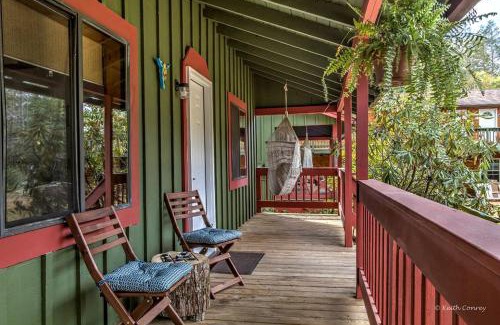 Canadensis Casa | Private Cabin Rental with Wood-Burning Fireplace in Canadensis, Pennsylvania