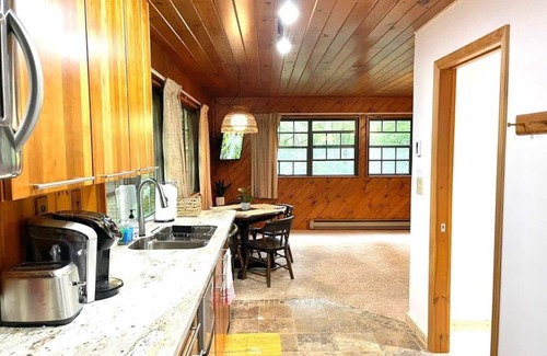 Pocono Lake Cabina | Private Cabin/Treehouse in the Poconos