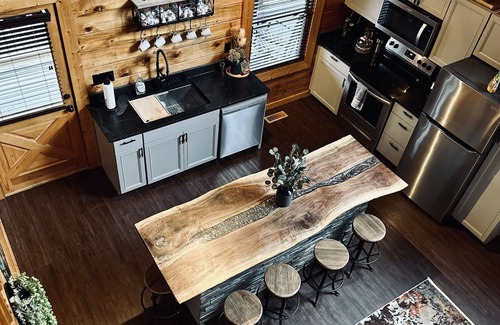 Sevierville Cabina | ⭐️⭐️Private cabin with Mountain Views and hot tub close to Pigeon Forge!