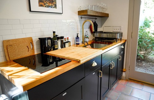 Brewster Cabaña | Private Cape Cod Cottage. Walk to Ellis Landing Beach!