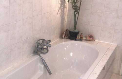 Sagy Cama Y Desayuno | PRIVATE CHAMBER with independent entrance near Cergy