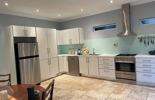 Seaforth Casa | Private, clean and convenient home, close to beaches, transport and restaurants.