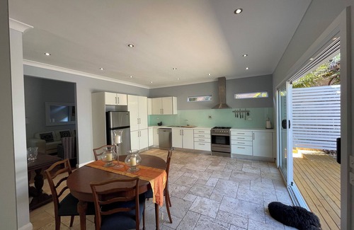 Seaforth Casa | Private, clean and convenient home, close to beaches, transport and restaurants.