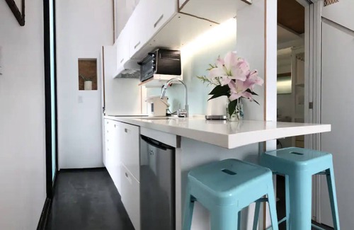 Venice Apartamento | Private, Clean LOFT w PRIVATE COURTYARD/ENTRANCE in Venice Beach w Kitchen