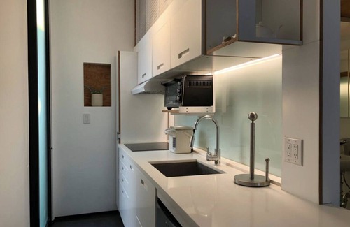 Venice Apartamento | Private, Clean LOFT w PRIVATE COURTYARD/ENTRANCE in Venice Beach w Kitchen