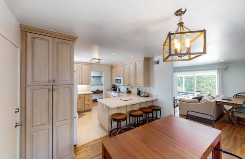 Goleta Casa | Private coastal getaway with twilit alfresco dining & quiet beach neighborhood