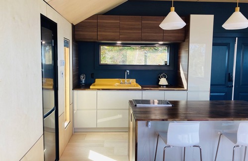 Kings County Casa | Private Coastal Waterfall Escape, for Couples- Tides, Sauna, 55' Ocean Falls