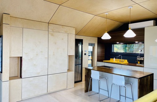 Kings County Casa | Private Coastal Waterfall Escape, for Couples- Tides, Sauna, 55' Ocean Falls
