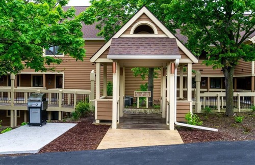 The Galena Territory Casa | Private Condo Pool, Screened Porch with Views and Fresh Air, Walk to Golf!