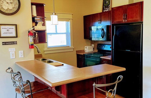 The Blue Mountains Casa | Private corner unit with wide windows, beautiful ski slopes view