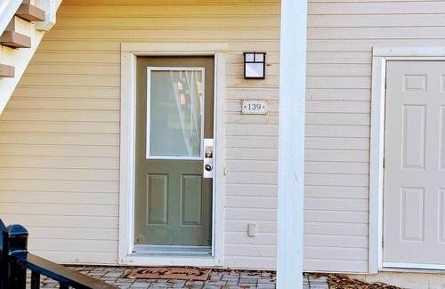 The Blue Mountains Casa | Private corner unit with wide windows, beautiful ski slopes view