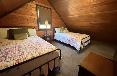 Cookeville Cabaña | Private cottage: fire pit, stock tank, wi-fi, near Cummins Falls, TnTech