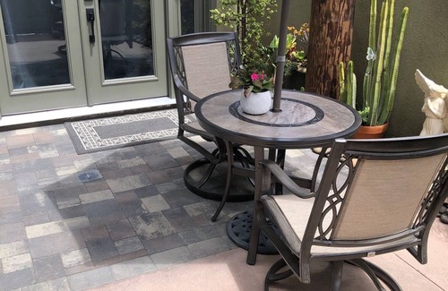 Kensington Cabaña | Private Cottage near Village, Zoo and Beaches
