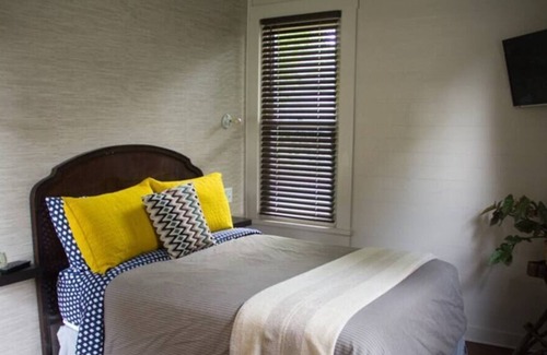 Reedsville Casa | Private Cottage Suite