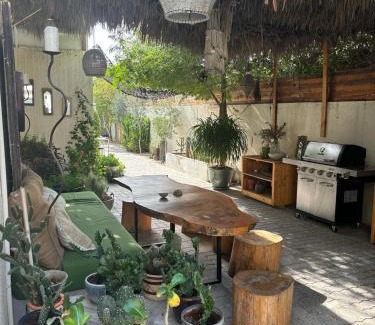 Jumeirah Casa | Private Cottage with bbq area 5 min walk to beach!
